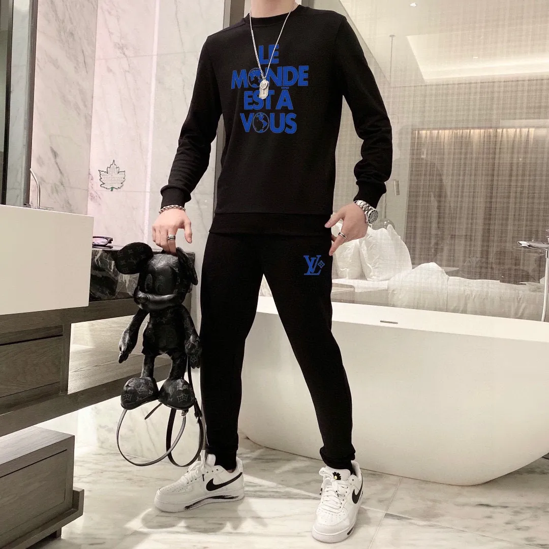 🅿️380 [LV Louis Vuitton] (Fat Man Gospel) hot-selling suit is coming. Focus on the original version of the official website. 2025 new hot-selling sweatshirt suit. The original order is hard to buy🇭🇰. It is the meticulous work of top designers for a fitting and perfect upper body effect. All-natural high-quality Roman cotton 100%, close-fitting comfort, noble and elegant! Original hardware embodies elegance and nobility! Counter size: M-5XL (maximum wear up to 220 pounds)